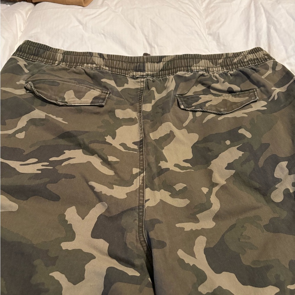 Old Navy Men's Camouflage Cargo Pants - Olive/Tan - Picture 2 of 3
